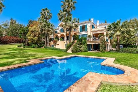 10 bedroom villa, La Quinta, Benahavis, Malaga