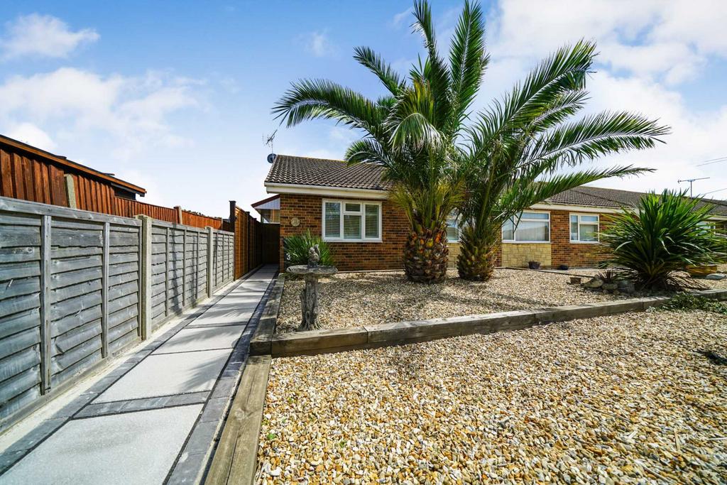 Glen Crescent, Selsey 2 bed semidetached house for sale £335,000