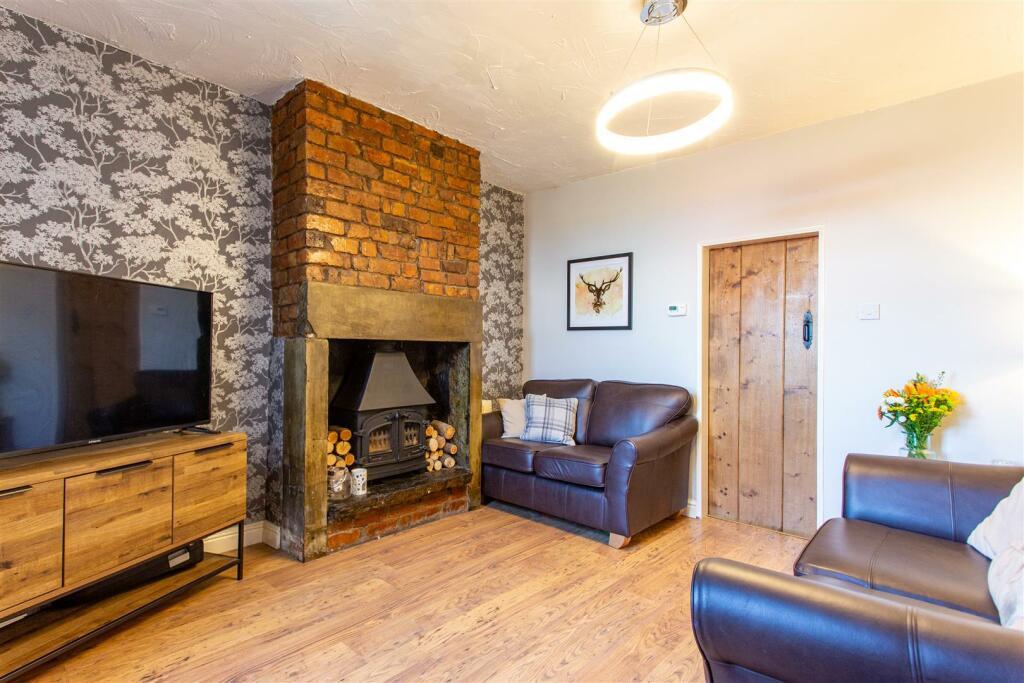 Shore Road, Hesketh Bank PR4 2 bed terraced house £150,000