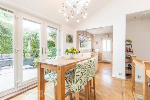 42 Grove Road, Uppermill, Oldham, OL3 6JL