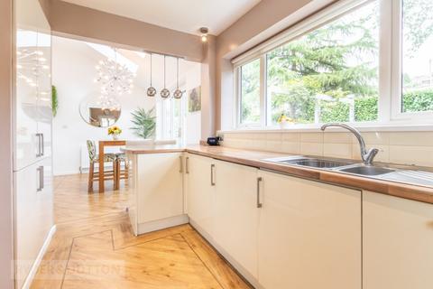 42 Grove Road, Uppermill, Oldham, OL3 6JL