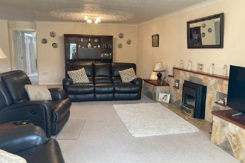 3 bedroom detached bungalow for sale - 5 New Street, Kidwelly, Carmarthenshire, SA17 5DQ.