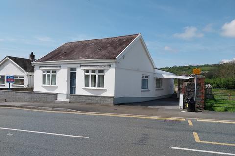 3 bedroom detached bungalow for sale, 5 New Street, Kidwelly, Carmarthenshire, SA17 5DQ.