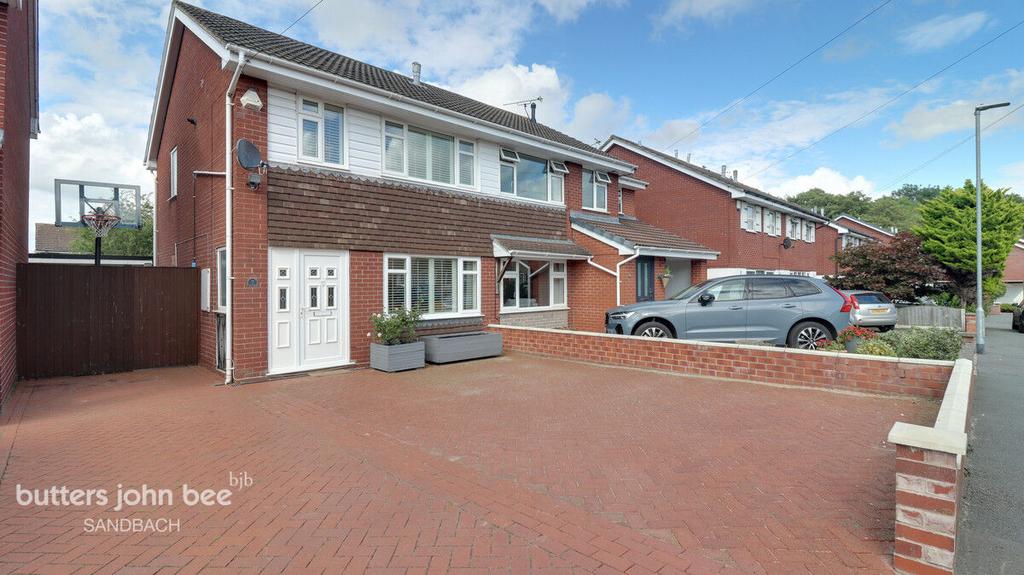 Oakmere Close, Sandbach 3 bed semidetached house £230,000