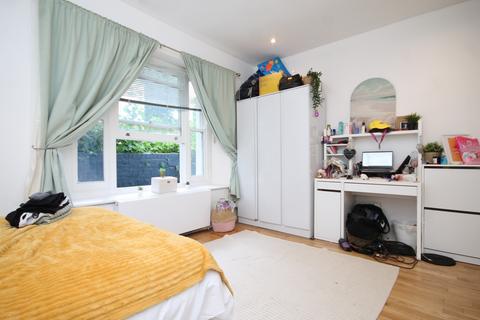 4 bedroom flat to rent, Hillmarton Road, Islington, N7