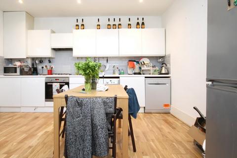 4 bedroom flat to rent, Hillmarton Road, Islington, N7