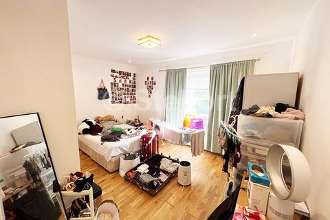 4 bedroom flat to rent, Hillmarton Road, London, N7