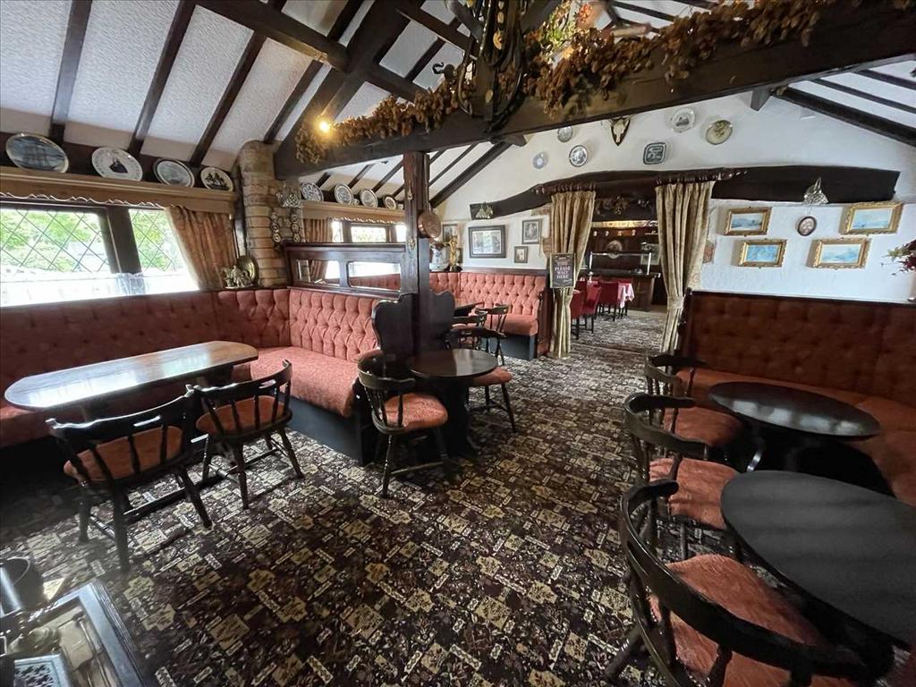 Restaurant & Bar