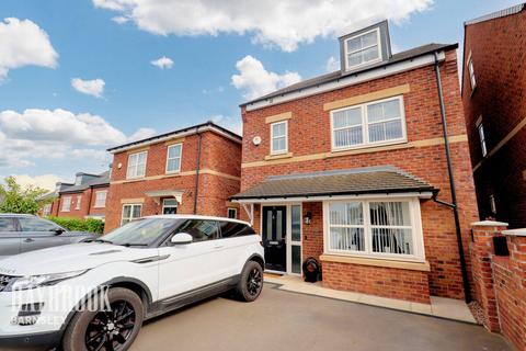 3 bedroom detached house for sale, Hall Gardens, Brierley