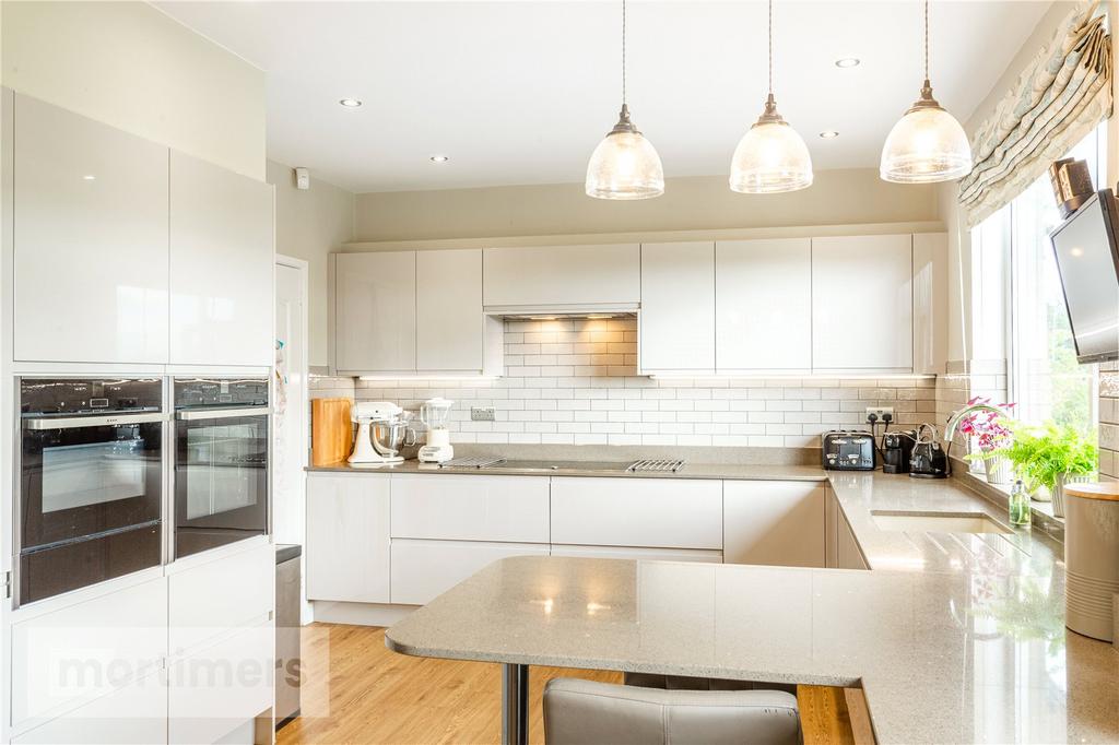 Kitchen/ Breakfast