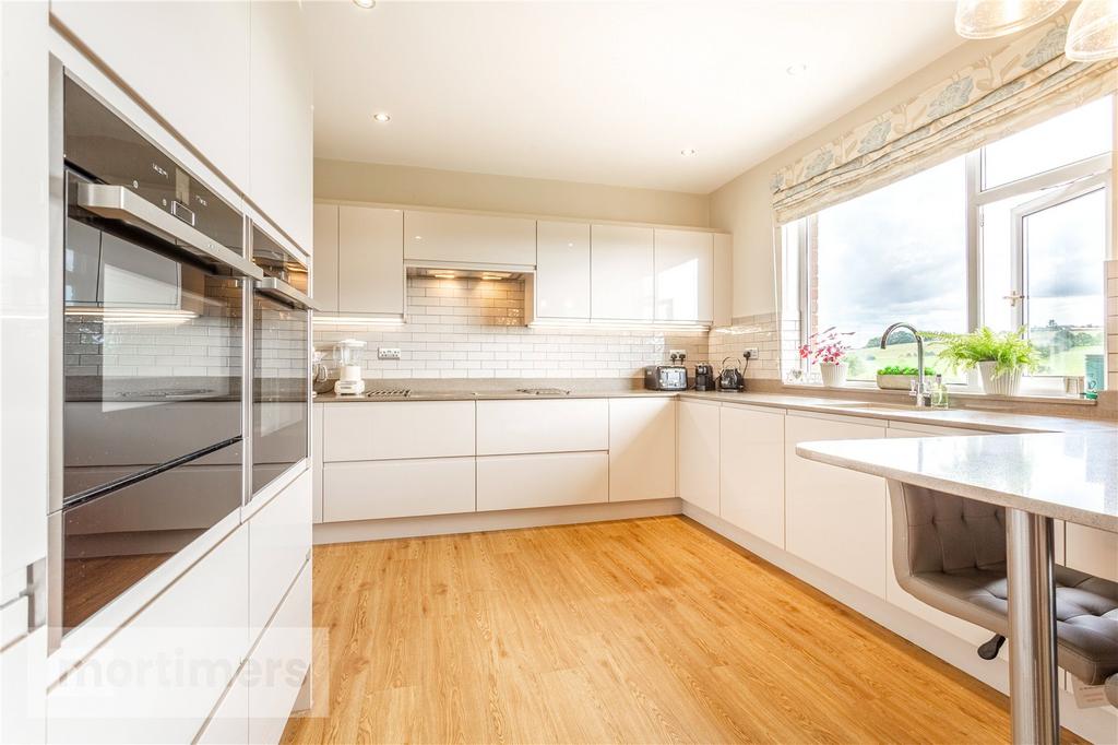Kitchen/ Breakfast