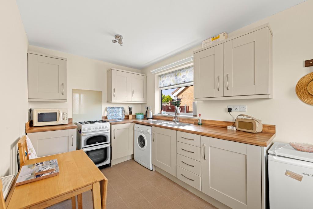 Gleneagles Drive, Skegness PE25 2 bed semidetached bungalow for sale