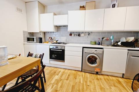 4 bedroom flat to rent, Hillmarton road, Holloway.