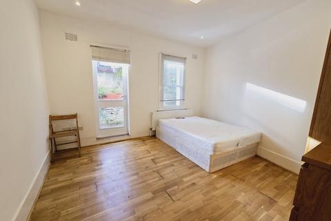 4 bedroom flat to rent, Hillmarton road, Holloway.