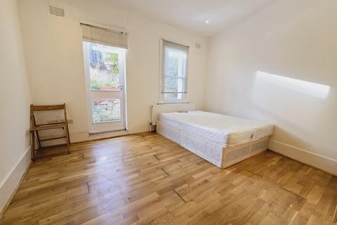 4 bedroom flat to rent, Hillmarton road, Holloway.