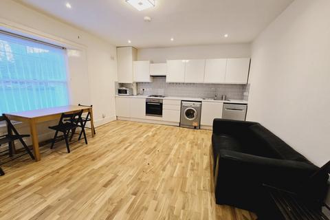 4 bedroom flat to rent, Hillmarton road, Holloway.