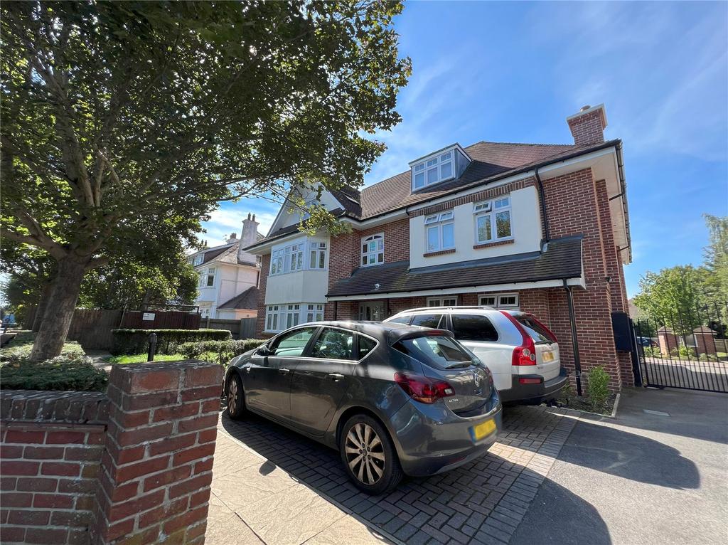 Milton Road, Bournemouth, Dorset, BH8 3 bed apartment to rent £1,475