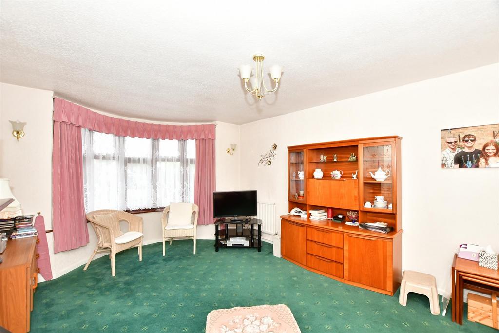 Laurel Avenue, Wickford, Essex 2 bed semidetached bungalow for sale