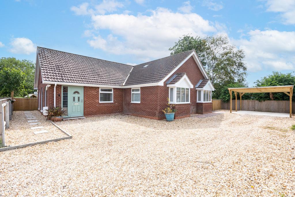 North Sea Lane, Grimsby, DN36 3 bed detached bungalow for sale £350,000
