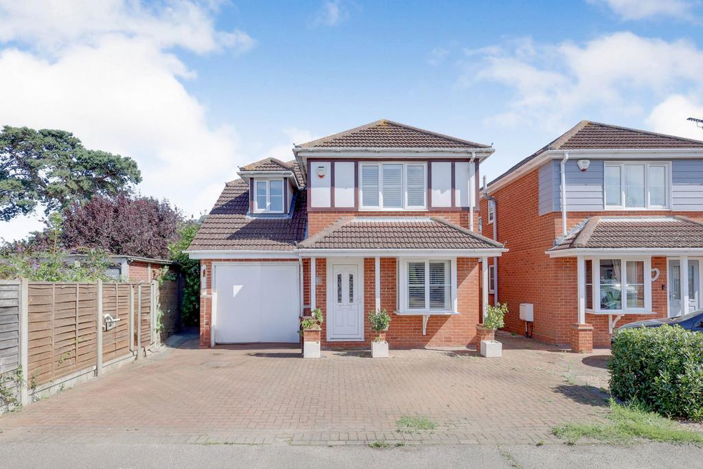 Mornington Avenue, Rochford, SS4 4 bed detached house for sale £475,000
