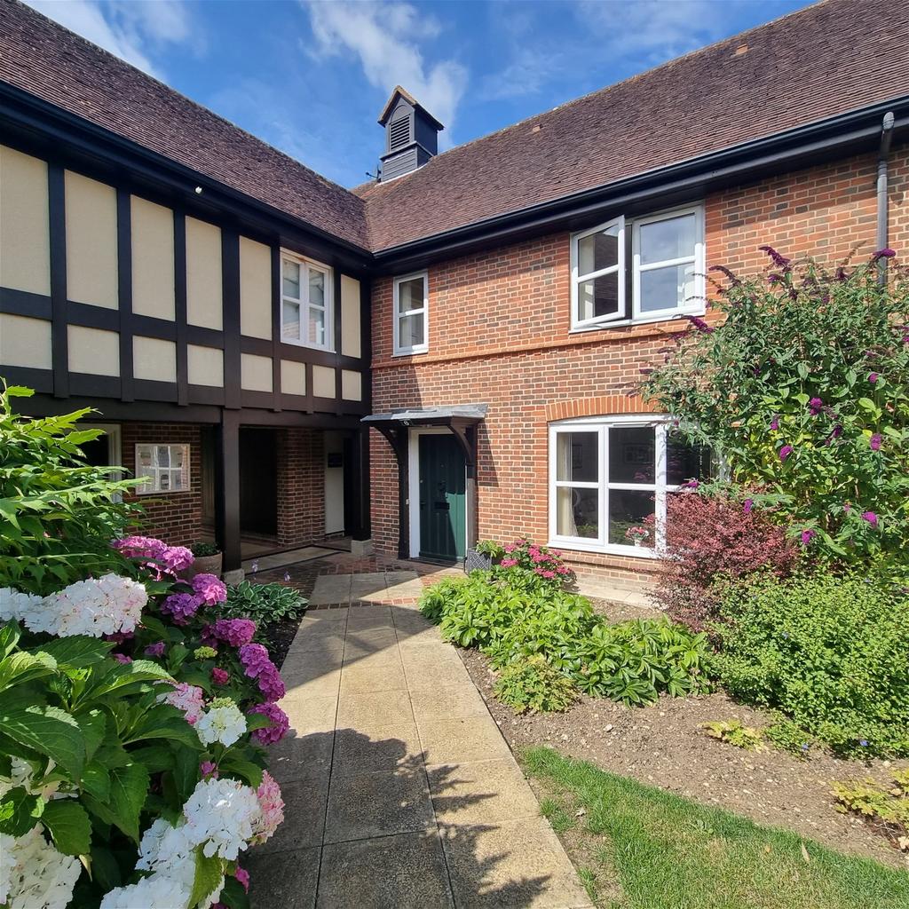 Mytchett Heath, Camberley GU16 2 bed retirement property £400,000