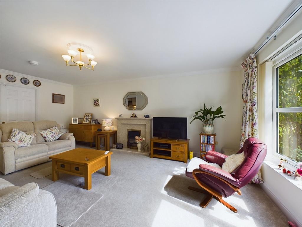 Mytchett Heath, Camberley GU16 2 bed retirement property £400,000