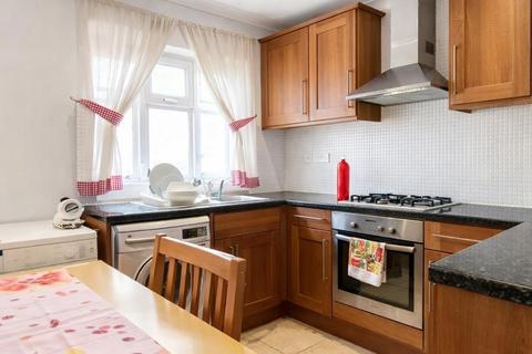 2 bedroom semi-detached house to rent, Kenton Lane, Harrow HA3