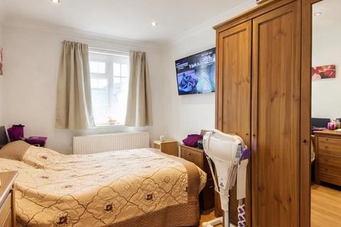 2 bedroom semi-detached house to rent, Kenton Lane, Harrow HA3
