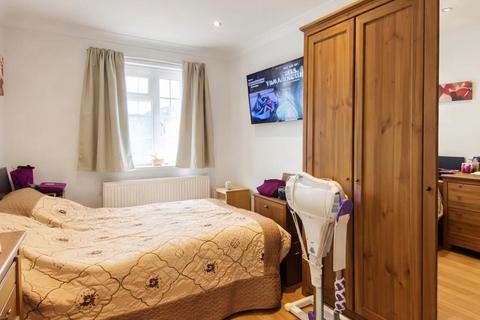 2 bedroom semi-detached house to rent, Kenton Lane, Harrow HA3