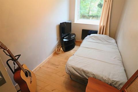 3 bedroom flat for sale, Kings Road, Fleet GU51