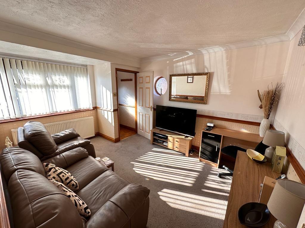 Norton Avenue, Canvey Island 2 bed bungalow for sale £280,000