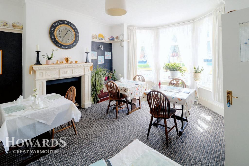 Trafalgar Road, Great Yarmouth 5 bed terraced house for sale £230,000