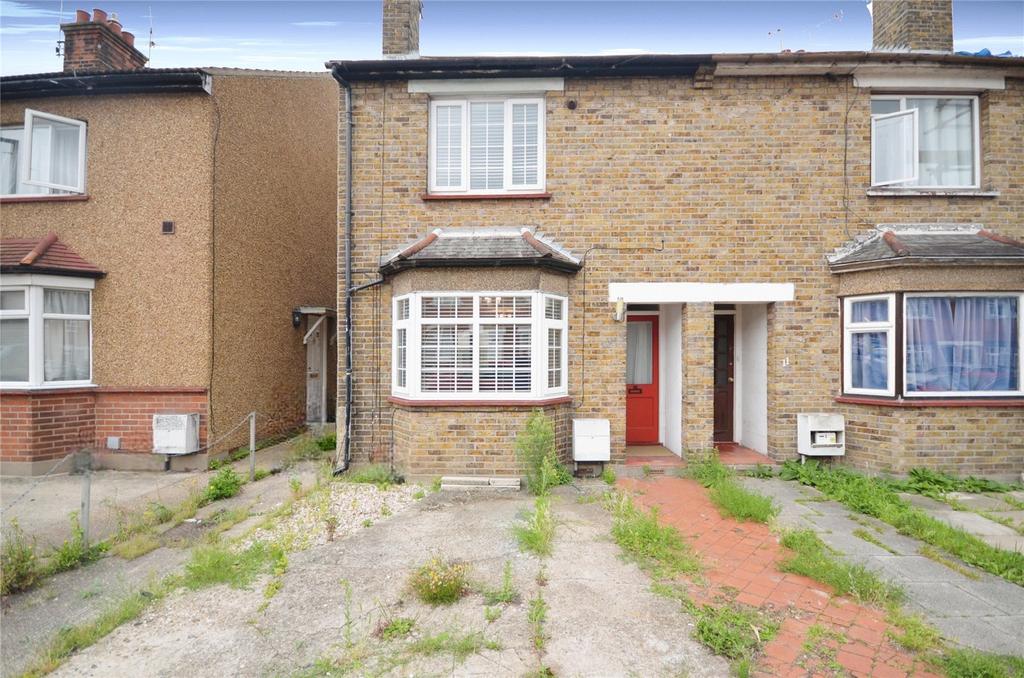 Henry Road, Chelmsford, Essex, CM1 3 bed end of terrace house to rent