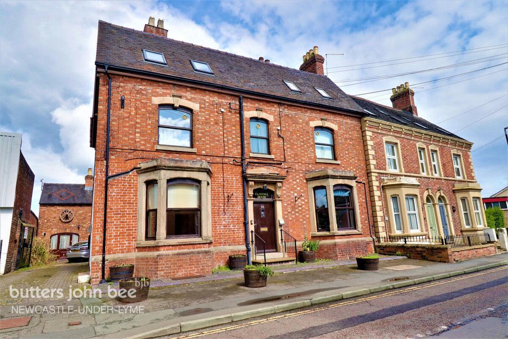 Queen Street, MARKET DRAYTON 6 bed semidetached house for sale £250,000