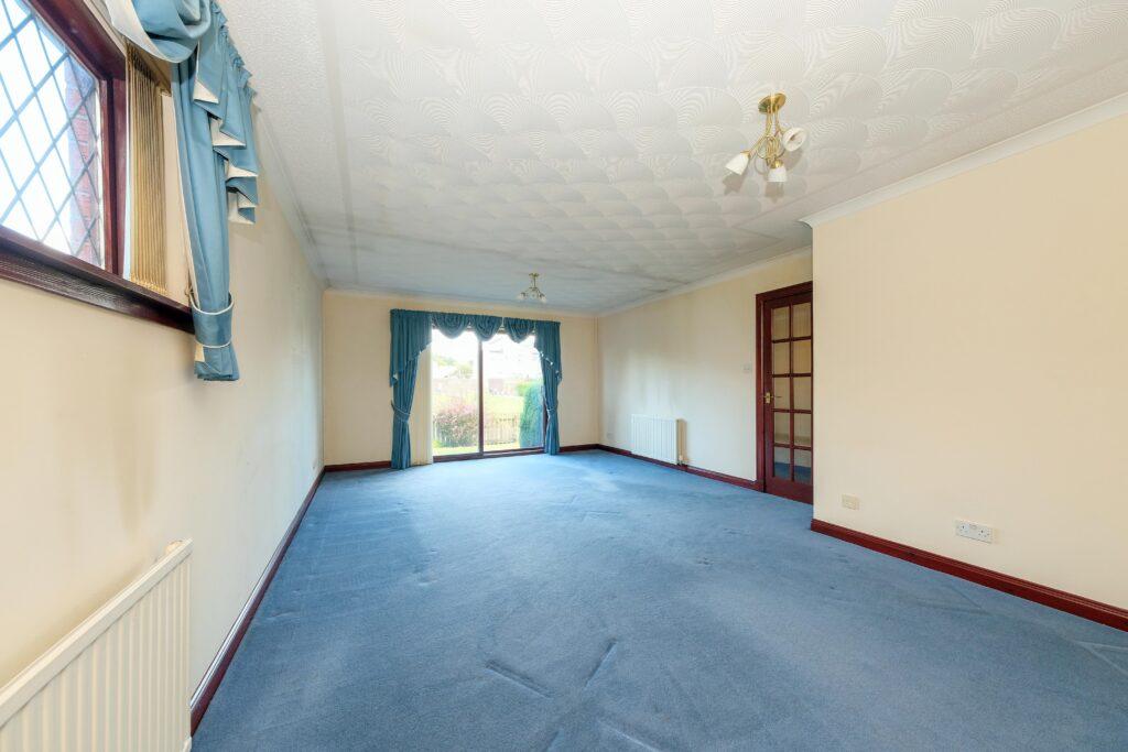 5 Bridge Place, BROXBURN, EH52 5RR 3 bed detached bungalow for sale £