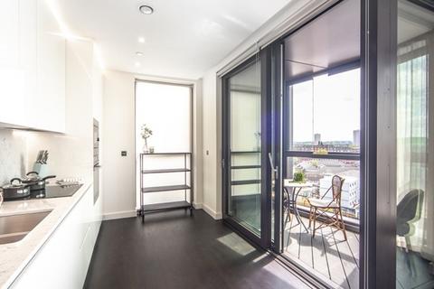 2 bedroom apartment to rent - 2 Bedroom Flat, Thornes House, 4 Charles Clowes Walk, London, Greater London, SW11 7AG