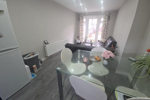 1 bedroom in a house share to rent - Carlton View, Leeds