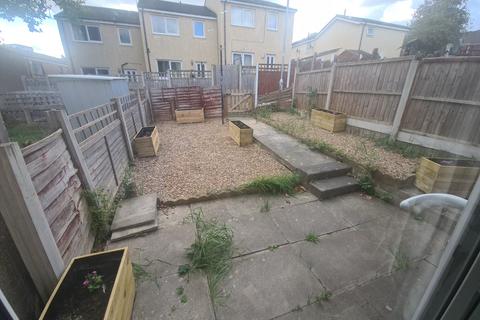 4 bedroom house to rent, Carlton View, Leeds