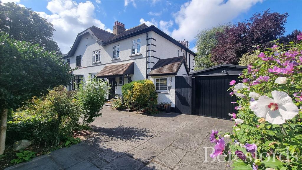 Squirrels Heath Avenue, Gidea Park, RM2 4 bed semidetached house for sale £950,000