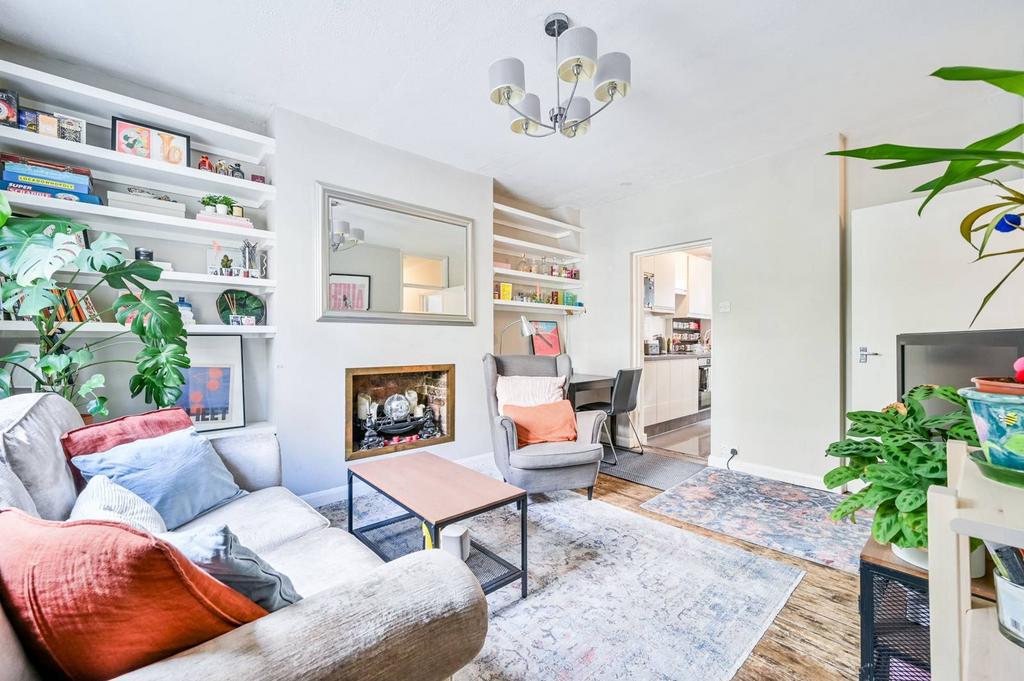 Wilmot Street, Bethnal Green, London, E2 3 bed flat for sale £650,000