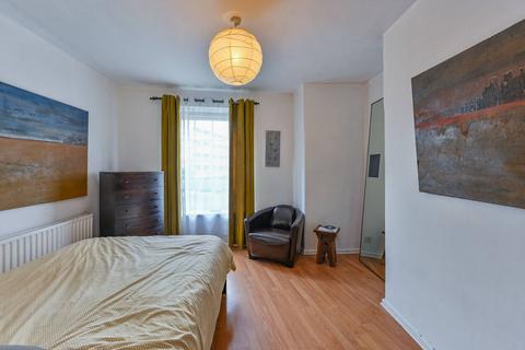 1 bedroom flat for sale, Meadow Road, Oval, London, SW8