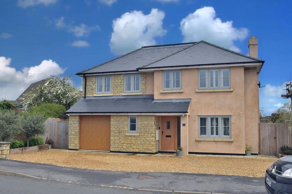 Newport Pagnell, Newport Pagnell MK16 4 bed detached house for sale £