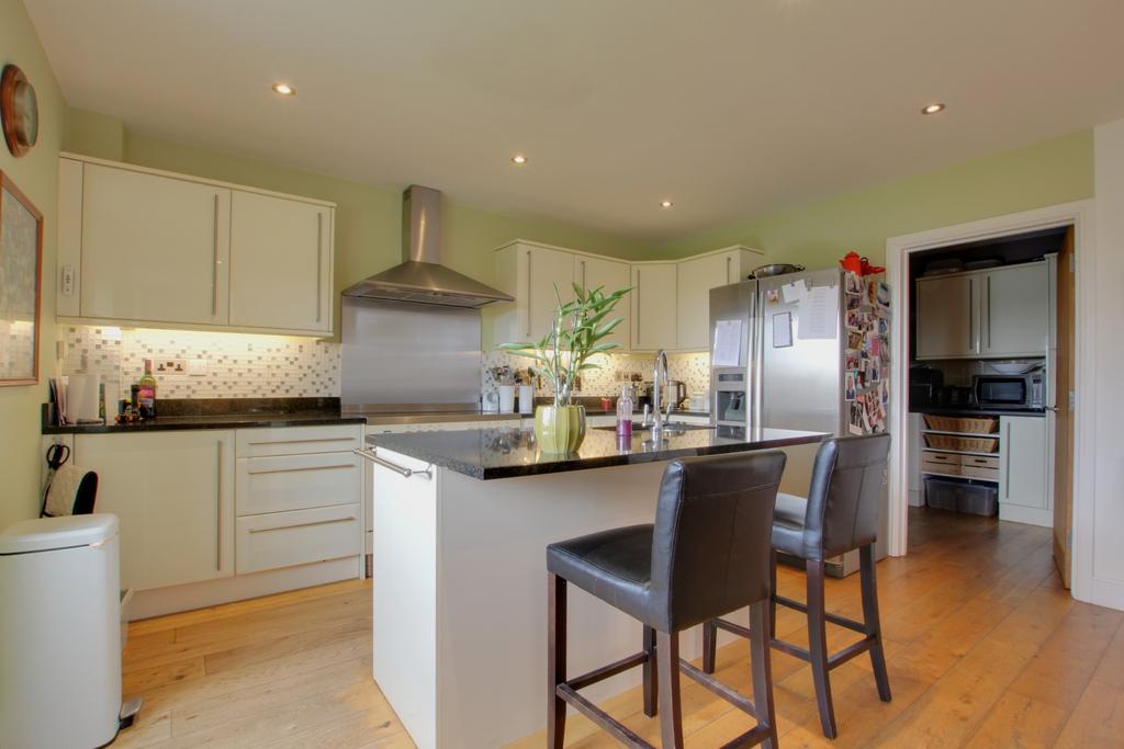 Kitchen / dining room