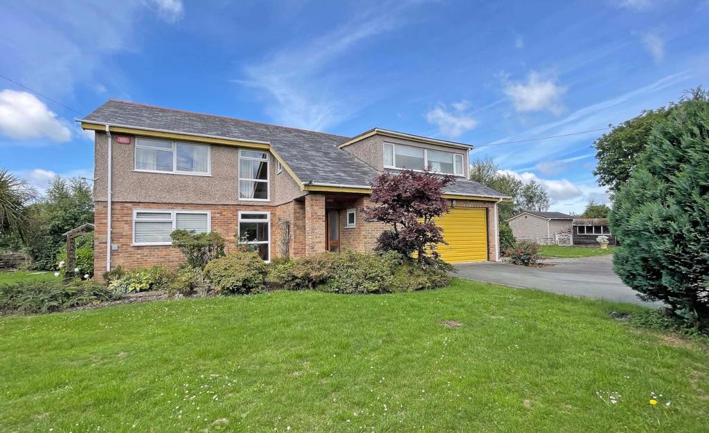 Ffordd Tyn Clwt, Bangor, Gwynedd, LL57 5 bed detached house for sale