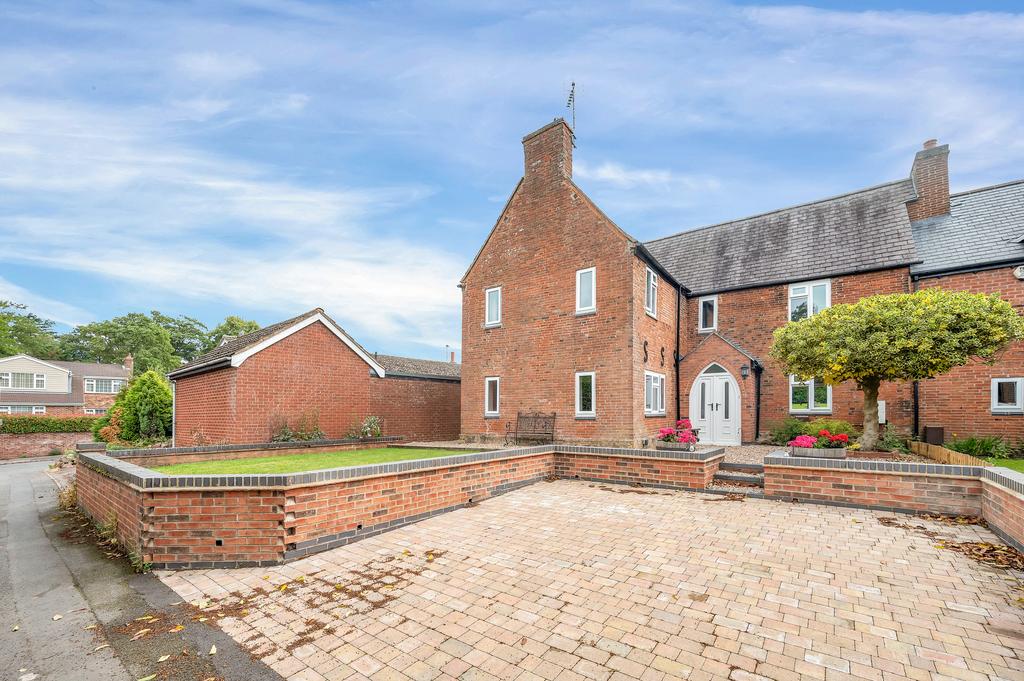 Church Walk, Thorpe Satchville 3 bed farm house £1,550 pcm (£358 pw)