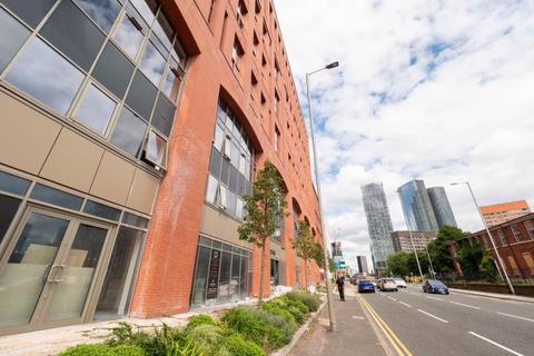 2 bedroom apartment to rent, Sky Gardens :: Old Trafford
