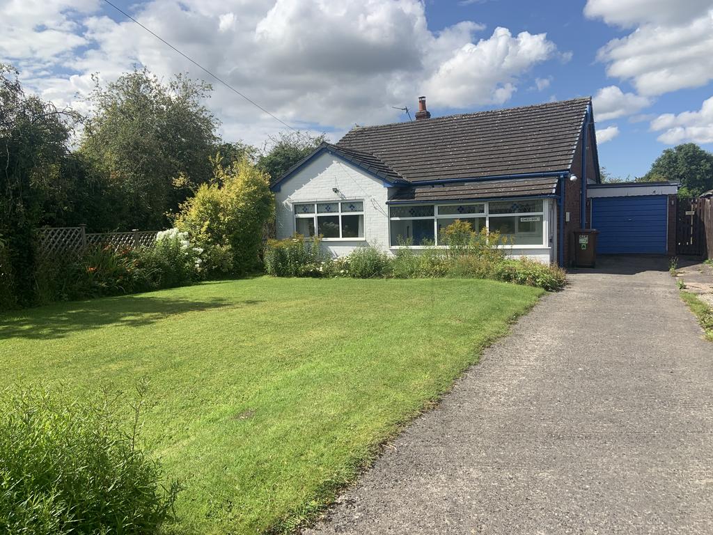 Smithy Lane, Much Hoole PR4 3 bed detached bungalow for sale £275,000