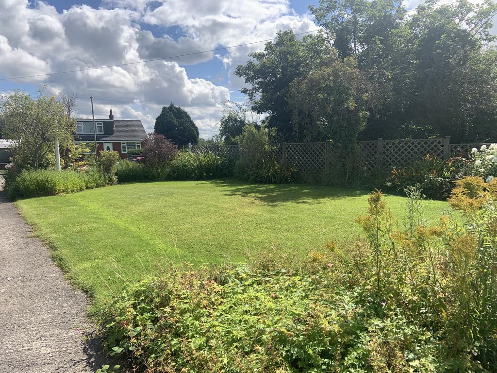 Smithy Lane, Much Hoole PR4 3 bed detached bungalow for sale £275,000