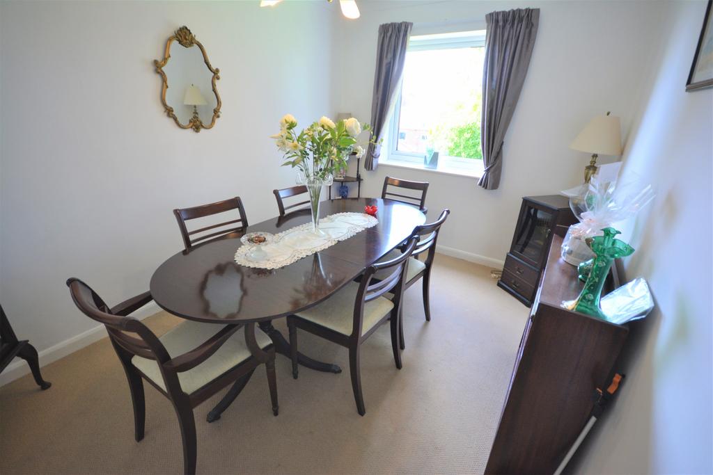 Dining Room/2nd bedroom