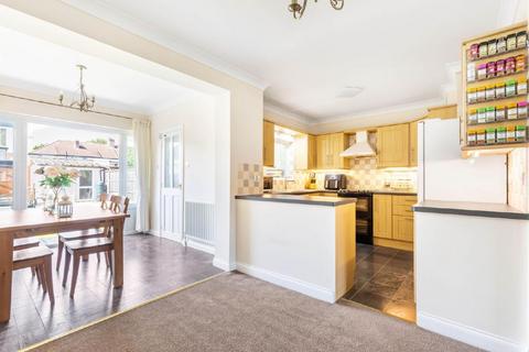 16 Templecombe Way, Morden, SM4 4JG